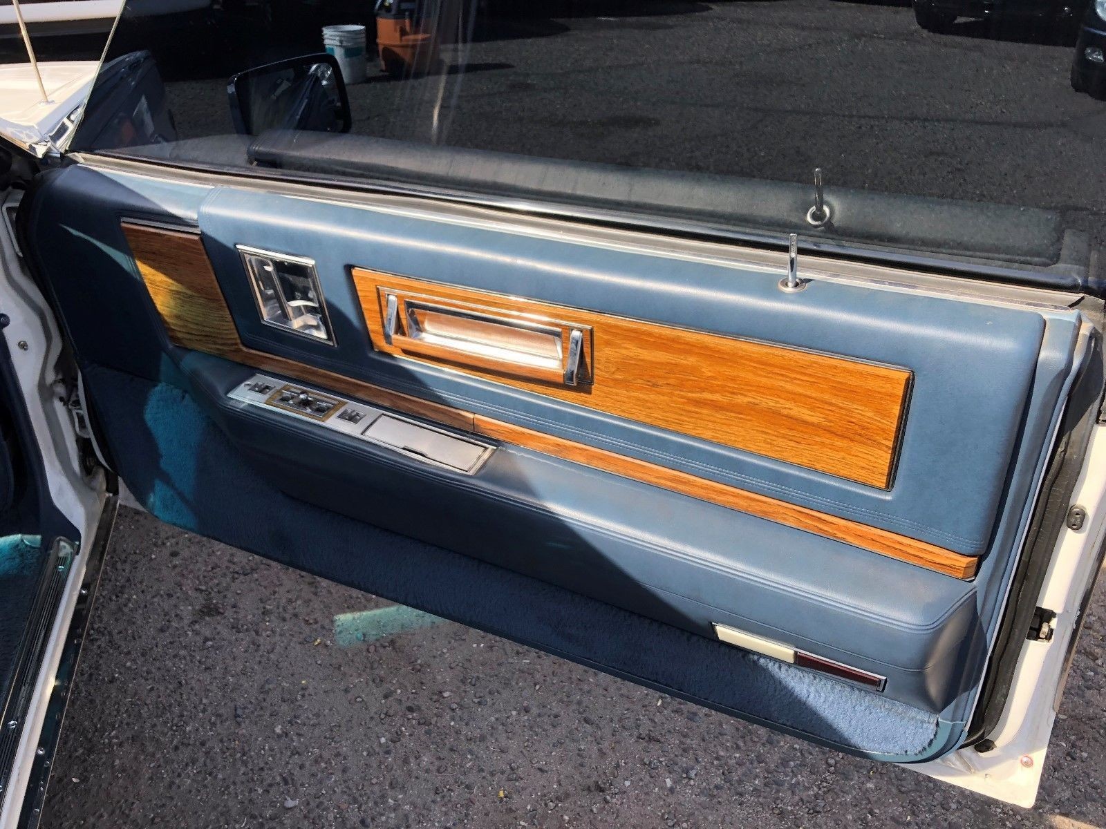 Cadillac-Eldorado-1985-Biarritz-19