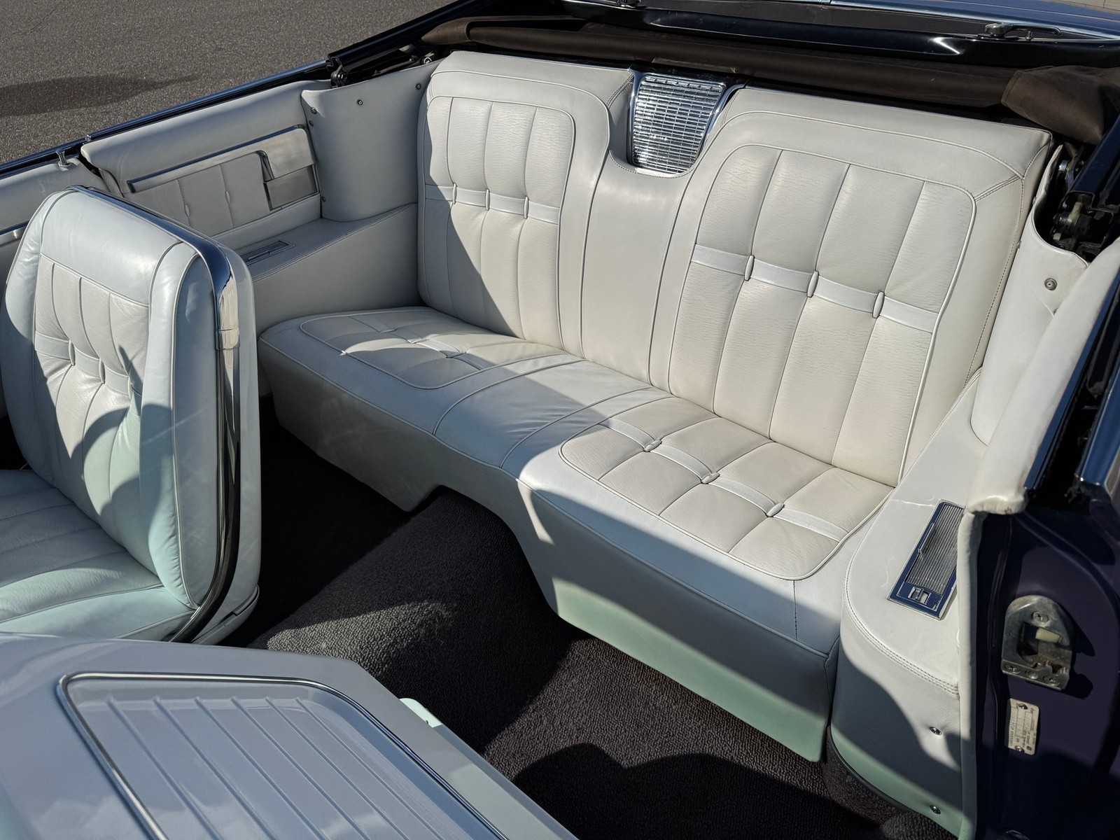 Cadillac-Eldorado-Biarritz-Convertible-1960-Convertible-13