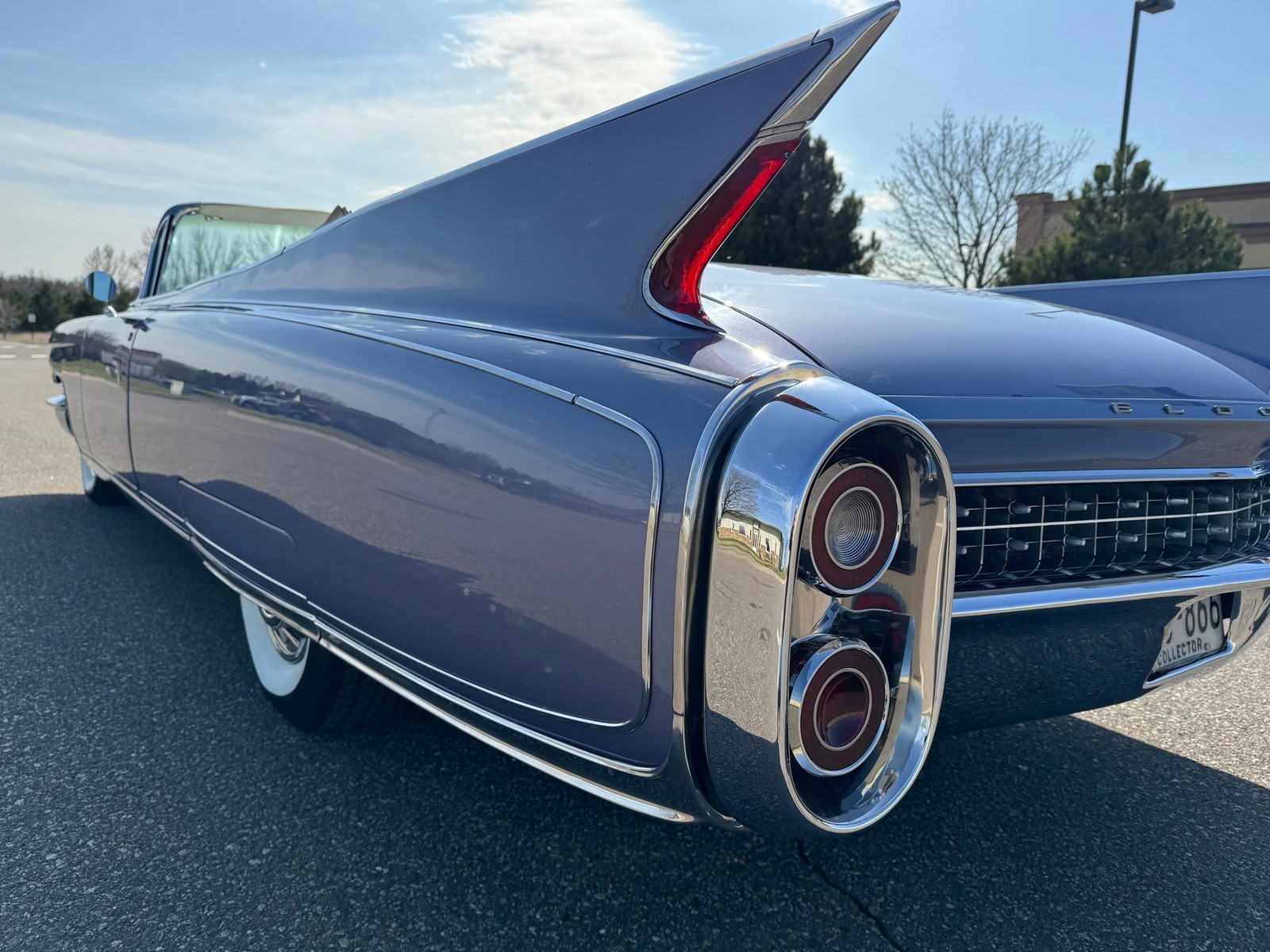 Cadillac-Eldorado-Biarritz-Convertible-1960-Convertible-33