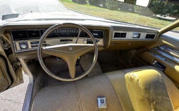 Cadillac-Sedan-DeVille-1971-Sedan-10