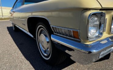 Cadillac-Sedan-DeVille-1971-Sedan-24