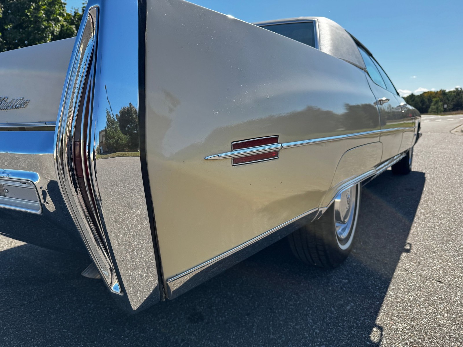 Cadillac-Sedan-DeVille-1971-Sedan-28