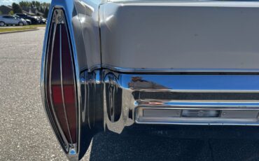 Cadillac-Sedan-DeVille-1971-Sedan-35