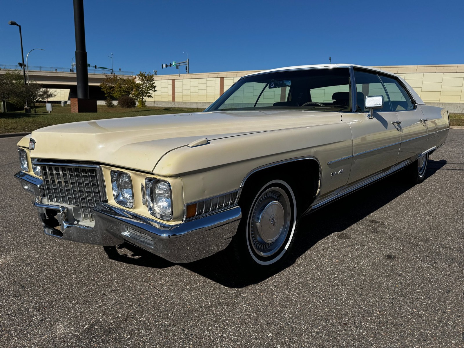 Cadillac-Sedan-DeVille-1971-Sedan-7