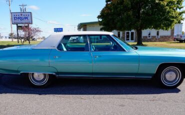 Cadillac-Sedan-DeVille-1972-Sedan-1