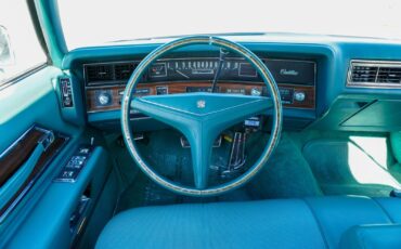 Cadillac-Sedan-DeVille-1972-Sedan-10