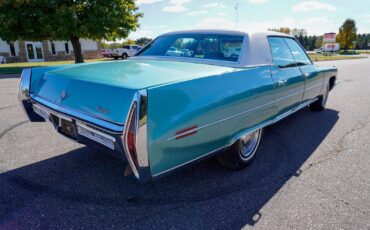 Cadillac-Sedan-DeVille-1972-Sedan-2