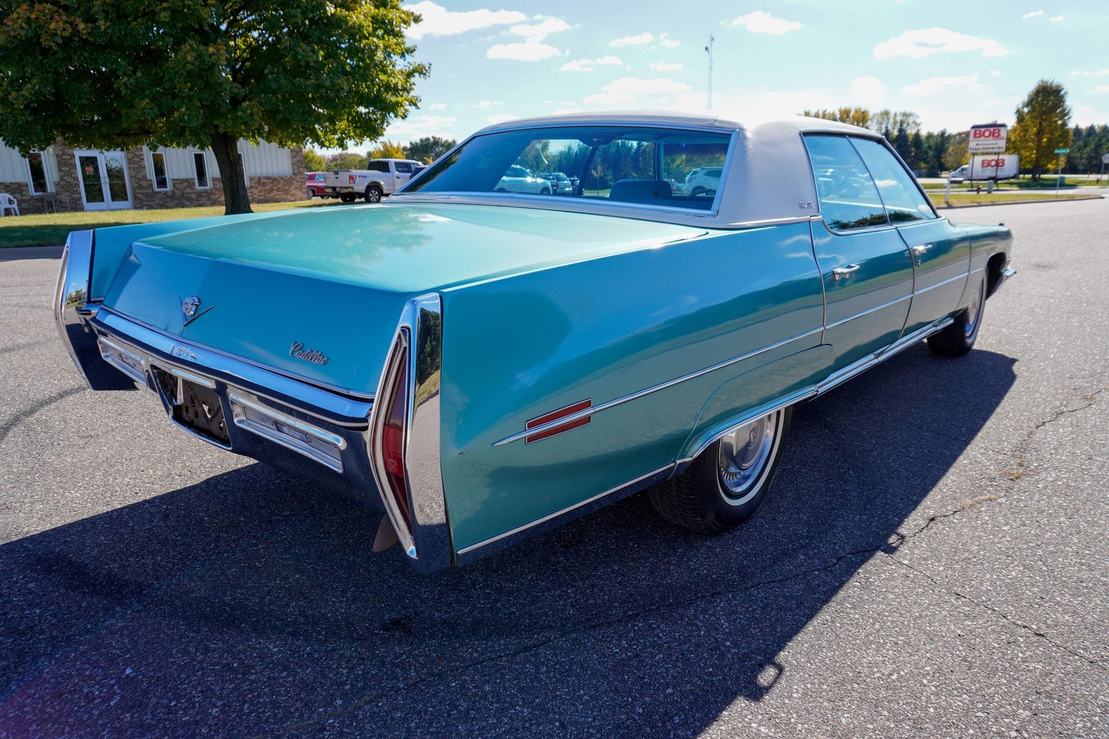 Cadillac-Sedan-DeVille-1972-Sedan-2
