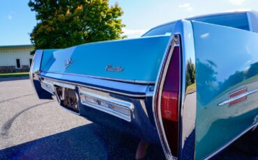 Cadillac-Sedan-DeVille-1972-Sedan-23