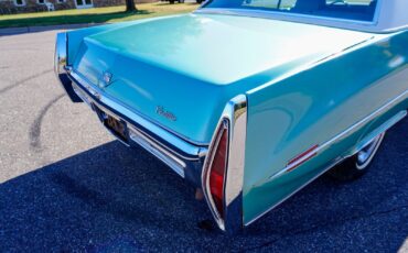 Cadillac-Sedan-DeVille-1972-Sedan-25