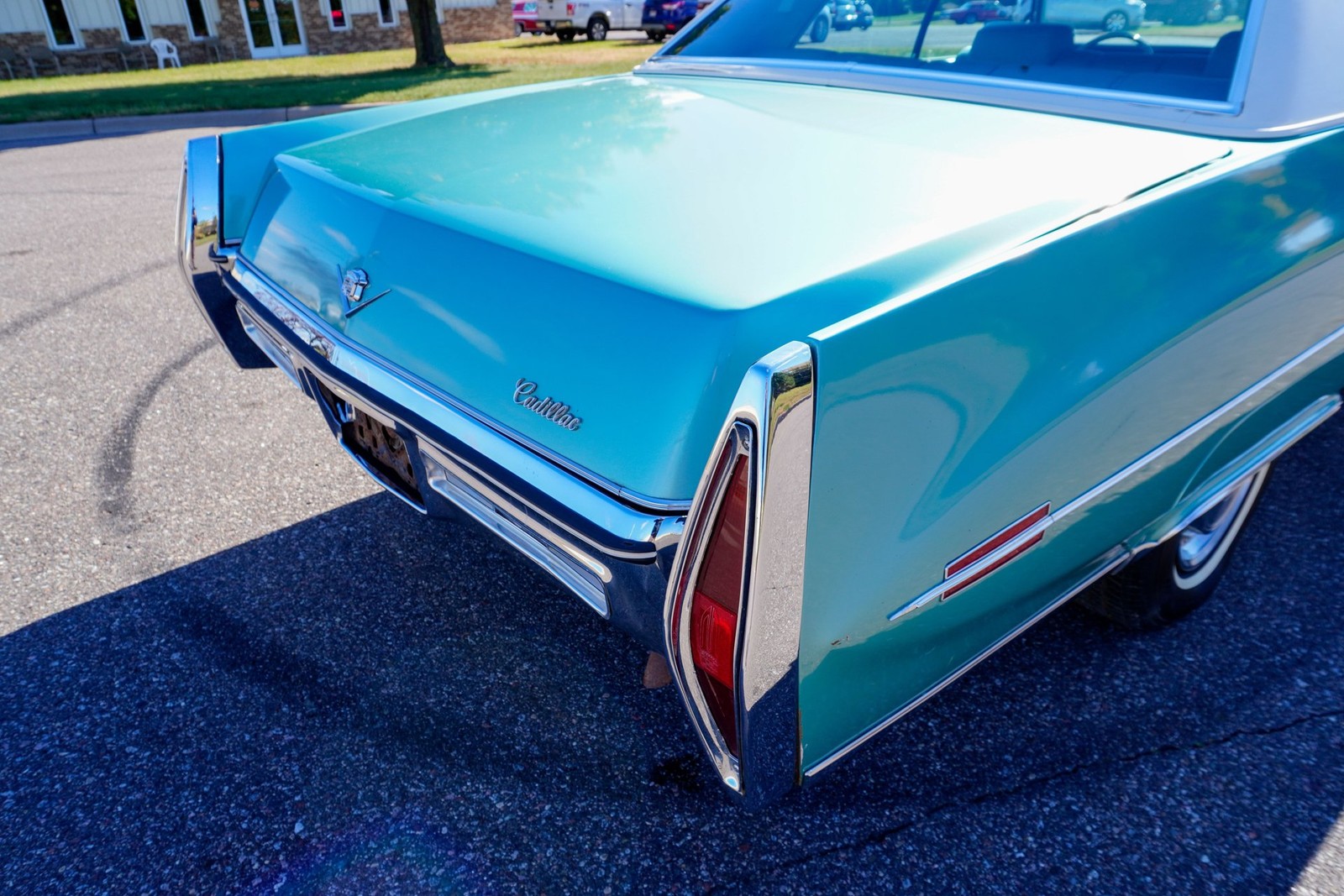 Cadillac-Sedan-DeVille-1972-Sedan-25