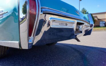 Cadillac-Sedan-DeVille-1972-Sedan-26