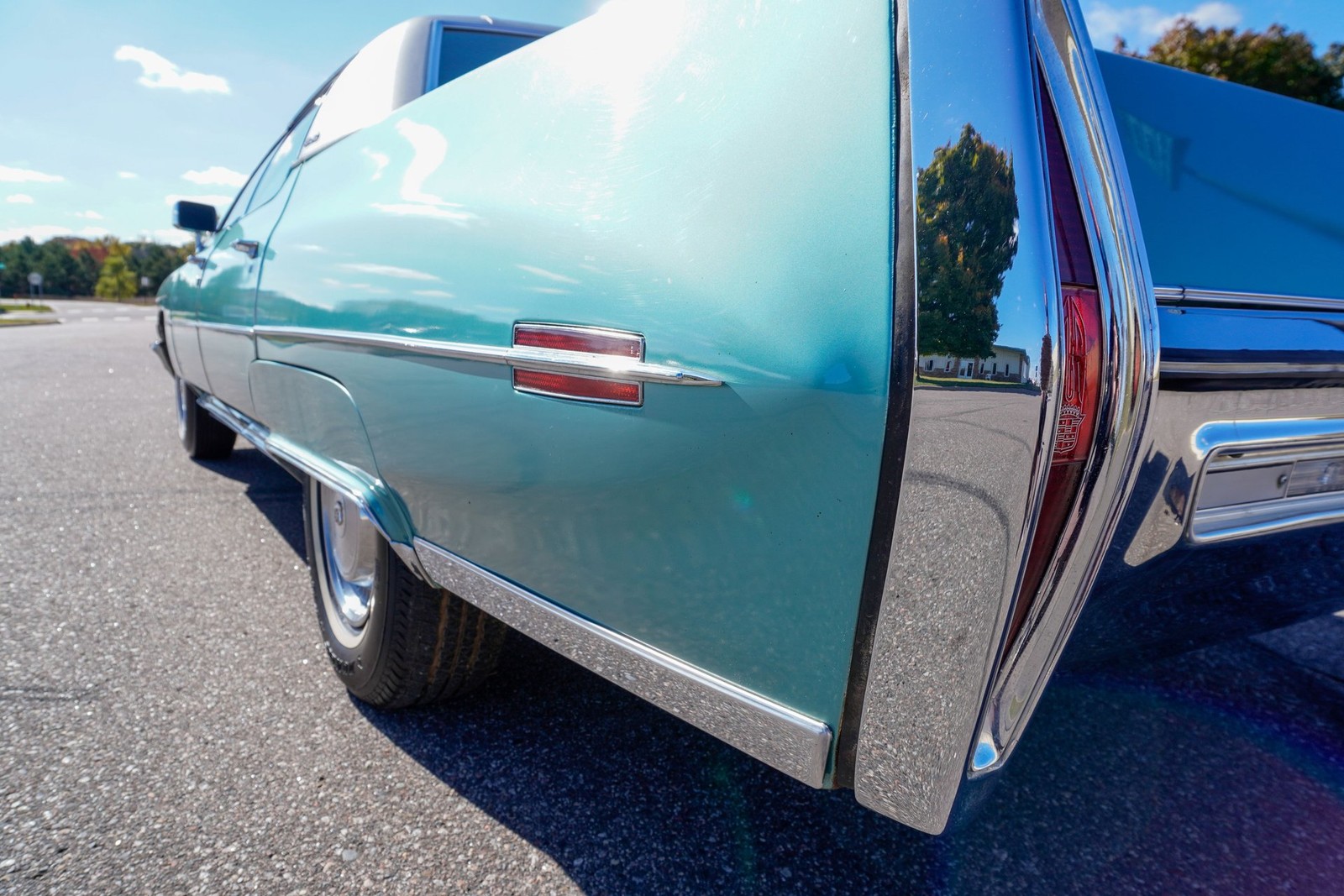 Cadillac-Sedan-DeVille-1972-Sedan-28