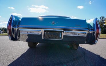 Cadillac-Sedan-DeVille-1972-Sedan-30