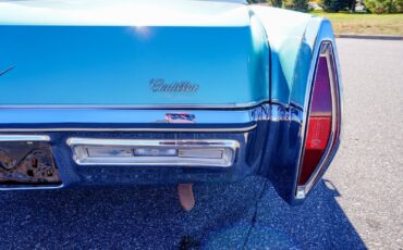 Cadillac-Sedan-DeVille-1972-Sedan-33