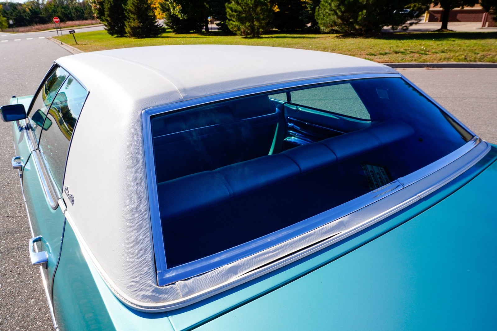 Cadillac-Sedan-DeVille-1972-Sedan-38