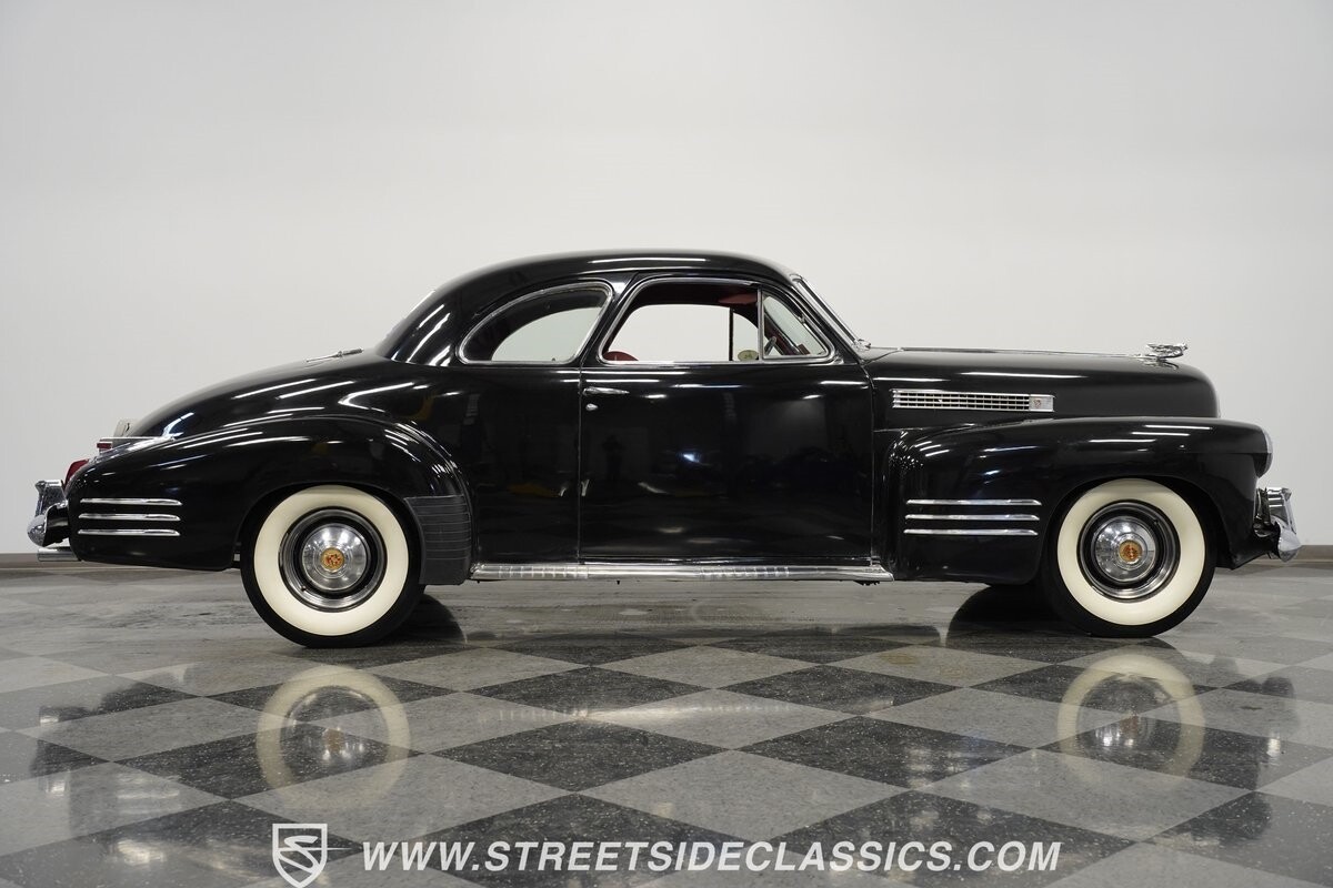 Cadillac-Series-62-1941-Coupe-13