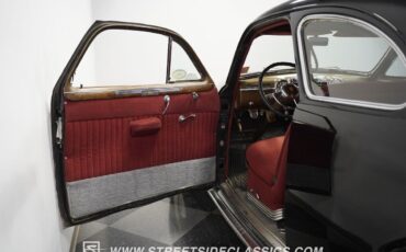 Cadillac-Series-62-1941-Coupe-33