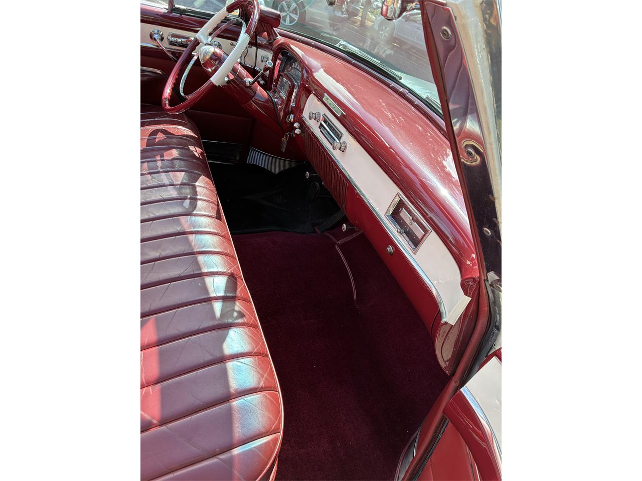 Cadillac-Series-62-1953-White-Burgundy-10