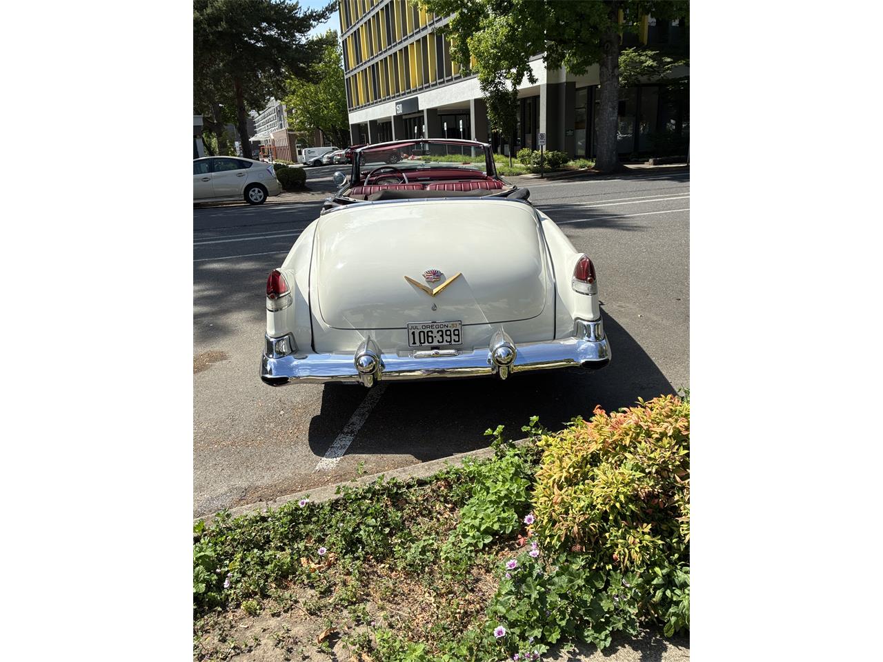 Cadillac-Series-62-1953-White-Burgundy-12
