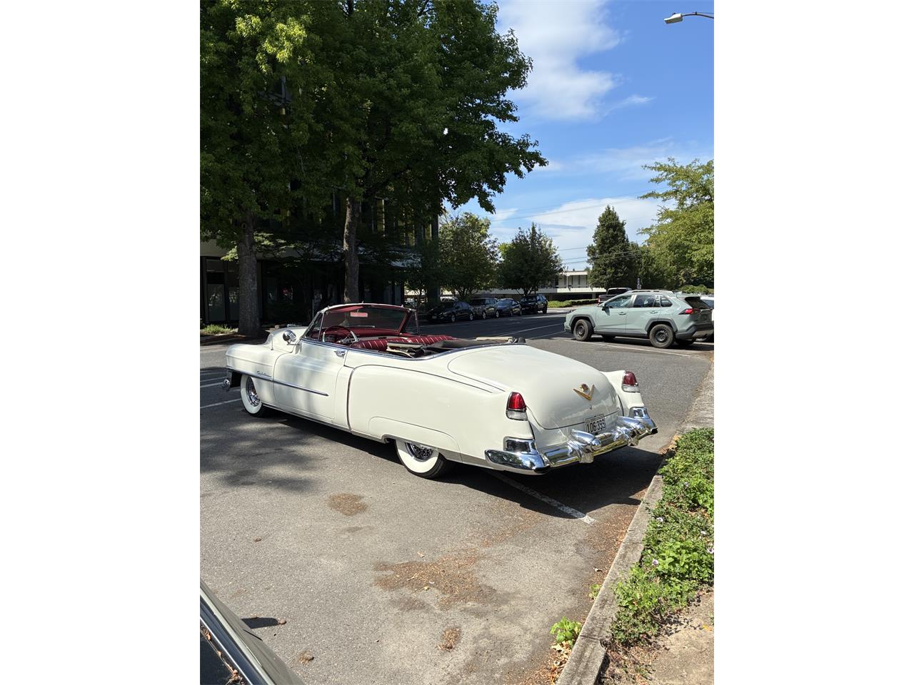 Cadillac-Series-62-1953-White-Burgundy-13