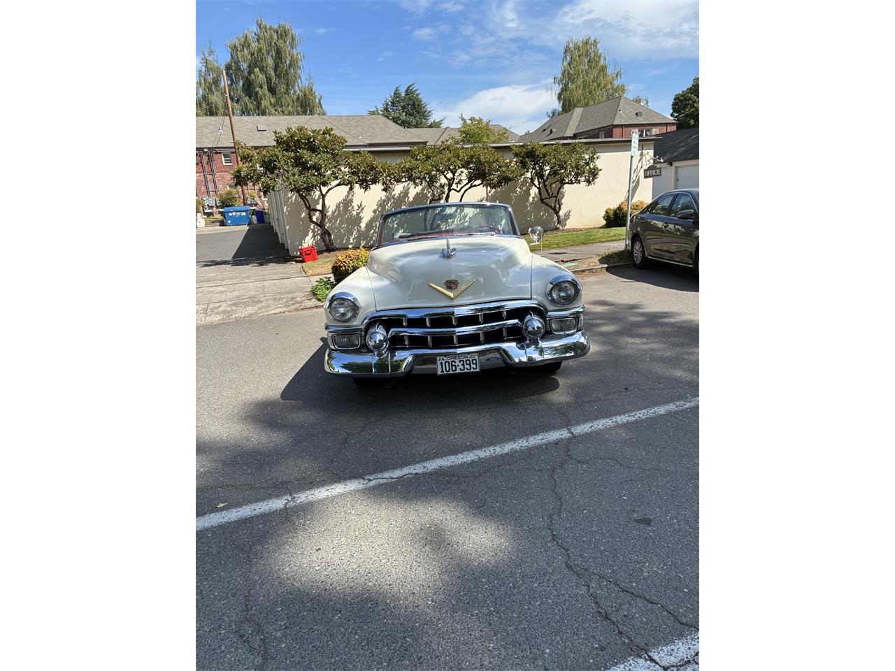 Cadillac-Series-62-1953-White-Burgundy-14