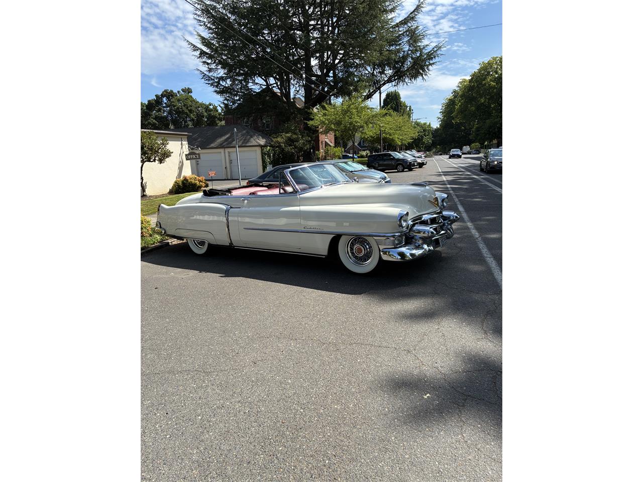 Cadillac-Series-62-1953-White-Burgundy-15