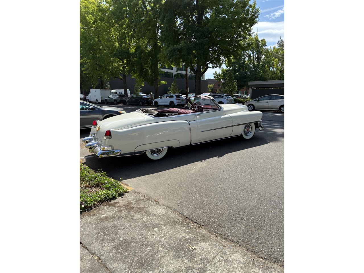 Cadillac-Series-62-1953-White-Burgundy-17