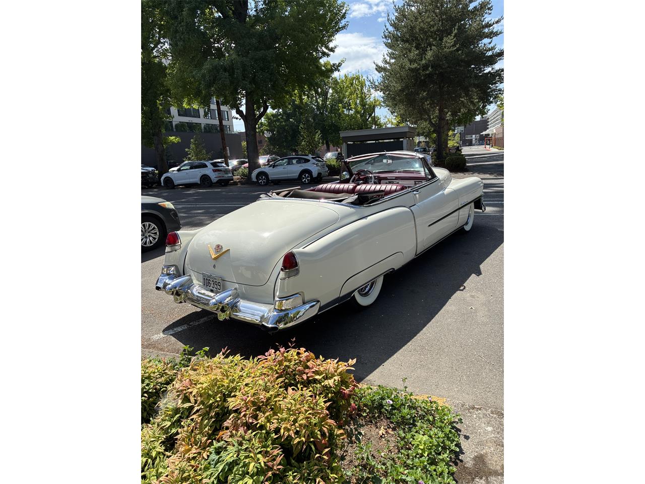Cadillac-Series-62-1953-White-Burgundy-18