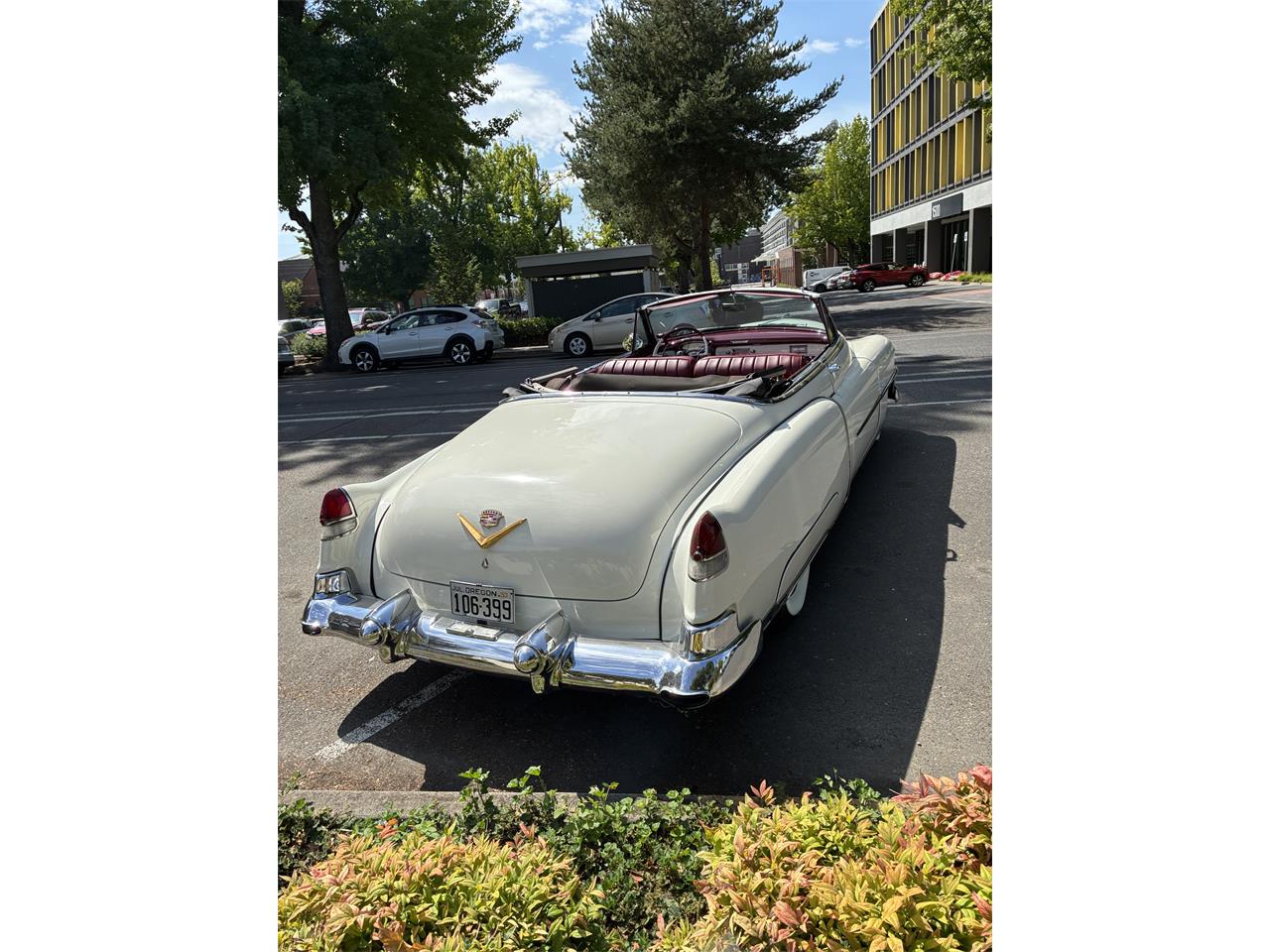 Cadillac-Series-62-1953-White-Burgundy-19
