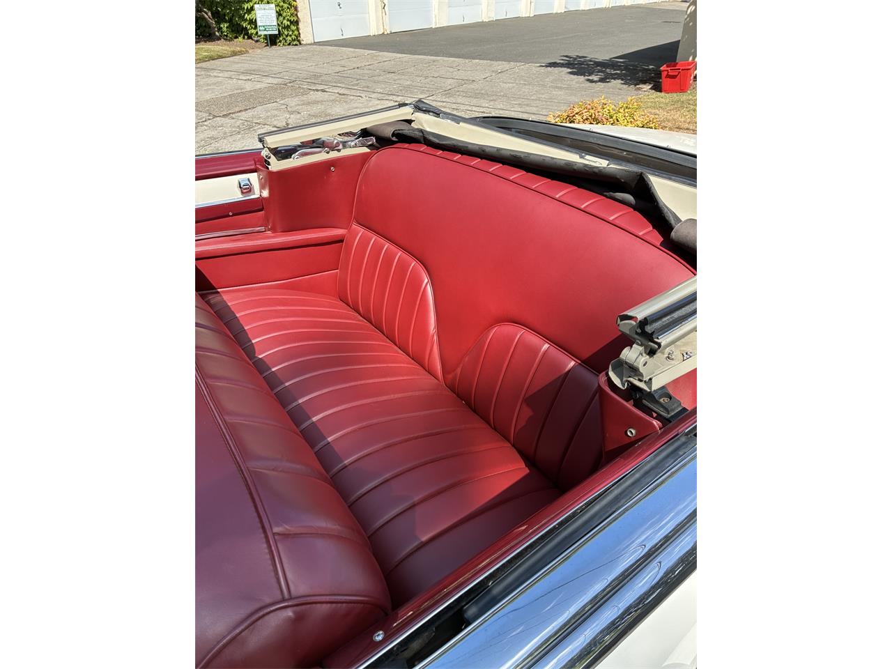 Cadillac-Series-62-1953-White-Burgundy-2