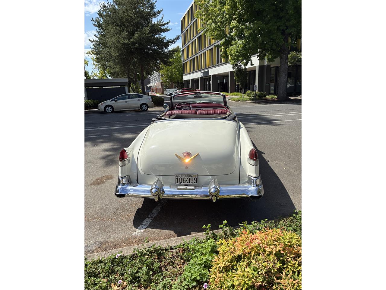 Cadillac-Series-62-1953-White-Burgundy-20