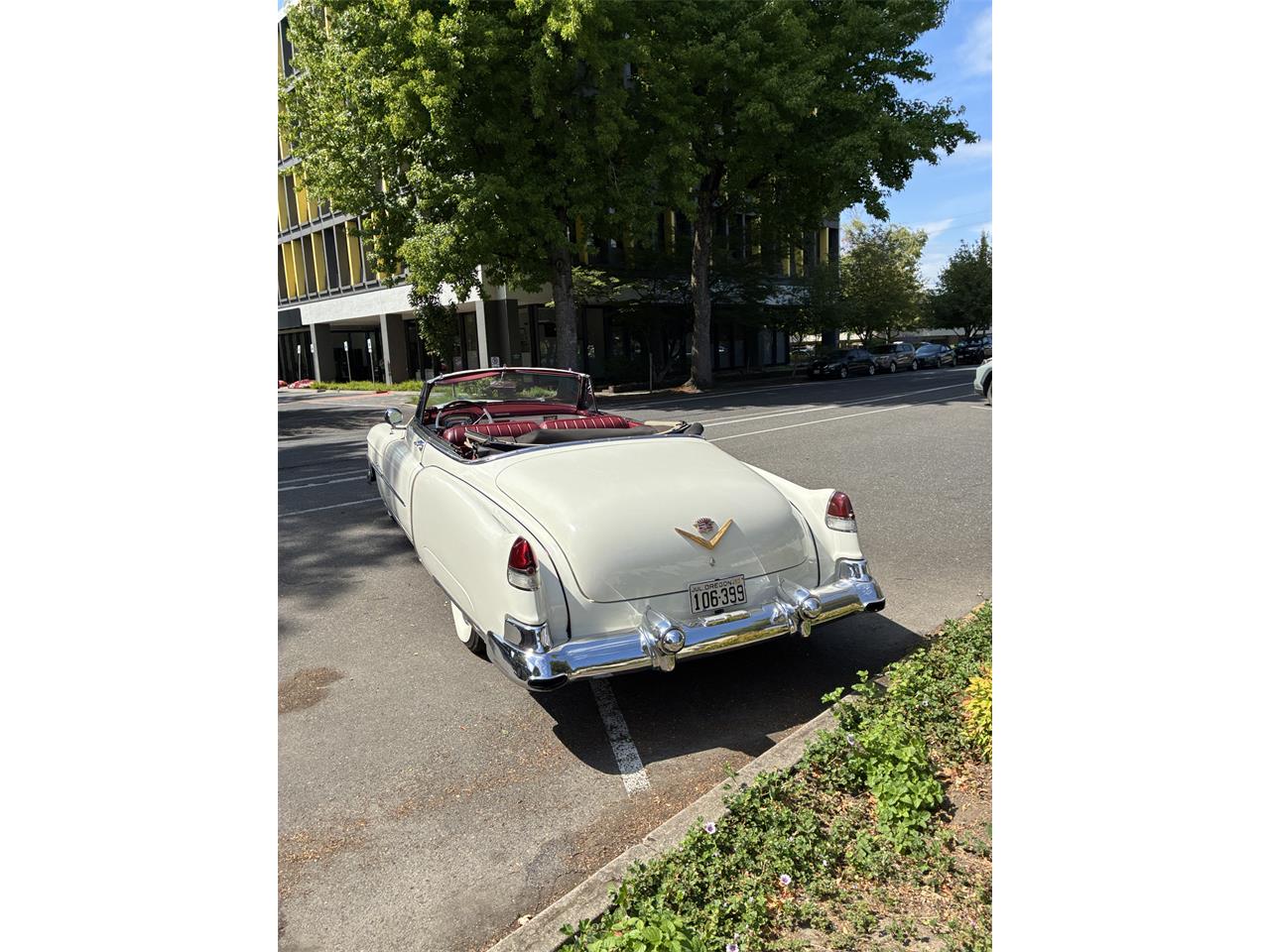 Cadillac-Series-62-1953-White-Burgundy-21