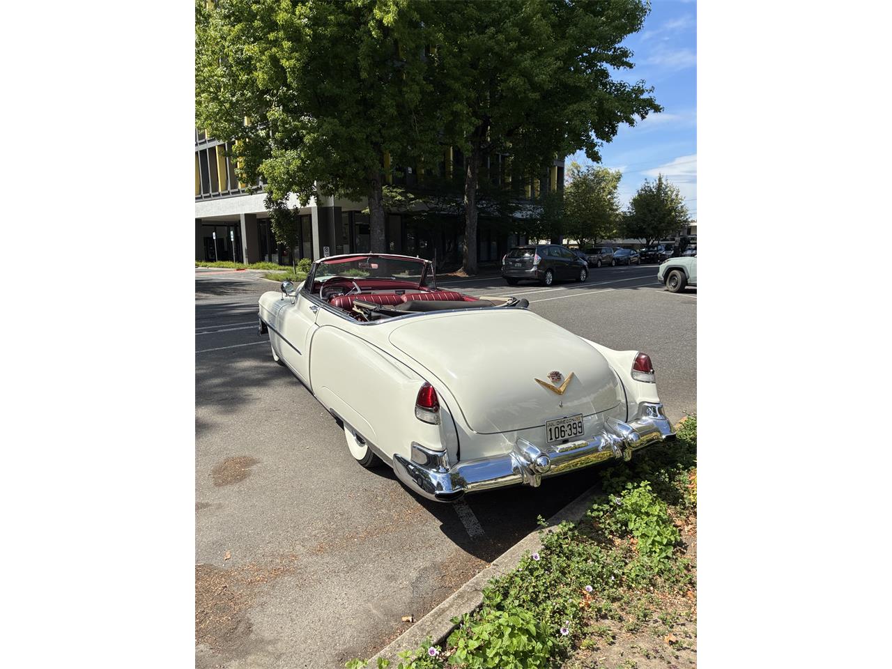 Cadillac-Series-62-1953-White-Burgundy-22