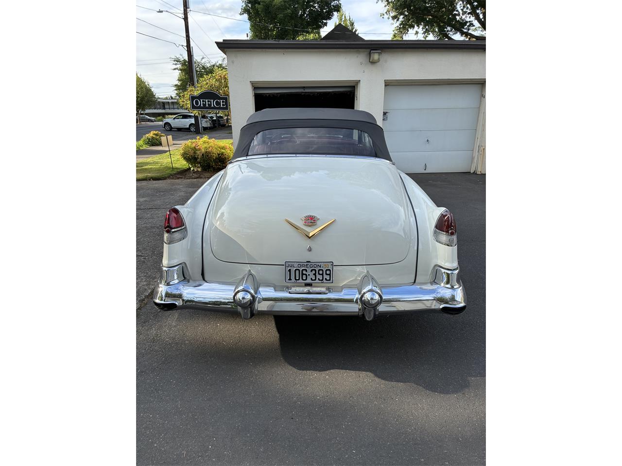 Cadillac-Series-62-1953-White-Burgundy-23