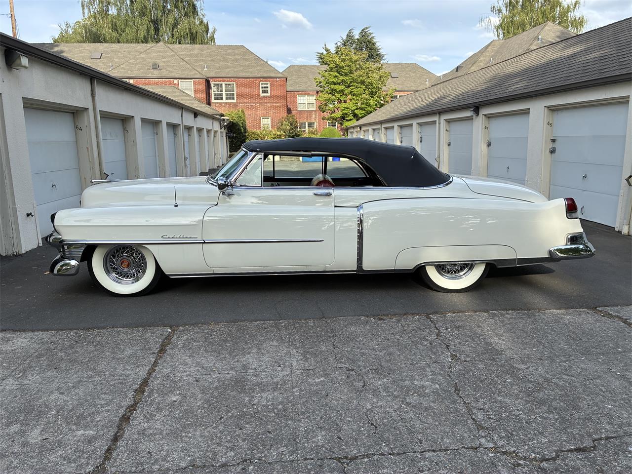 Cadillac-Series-62-1953-White-Burgundy-25