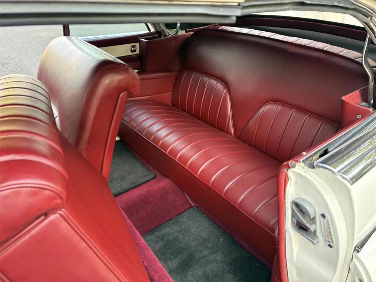 Cadillac-Series-62-1953-White-Burgundy-27