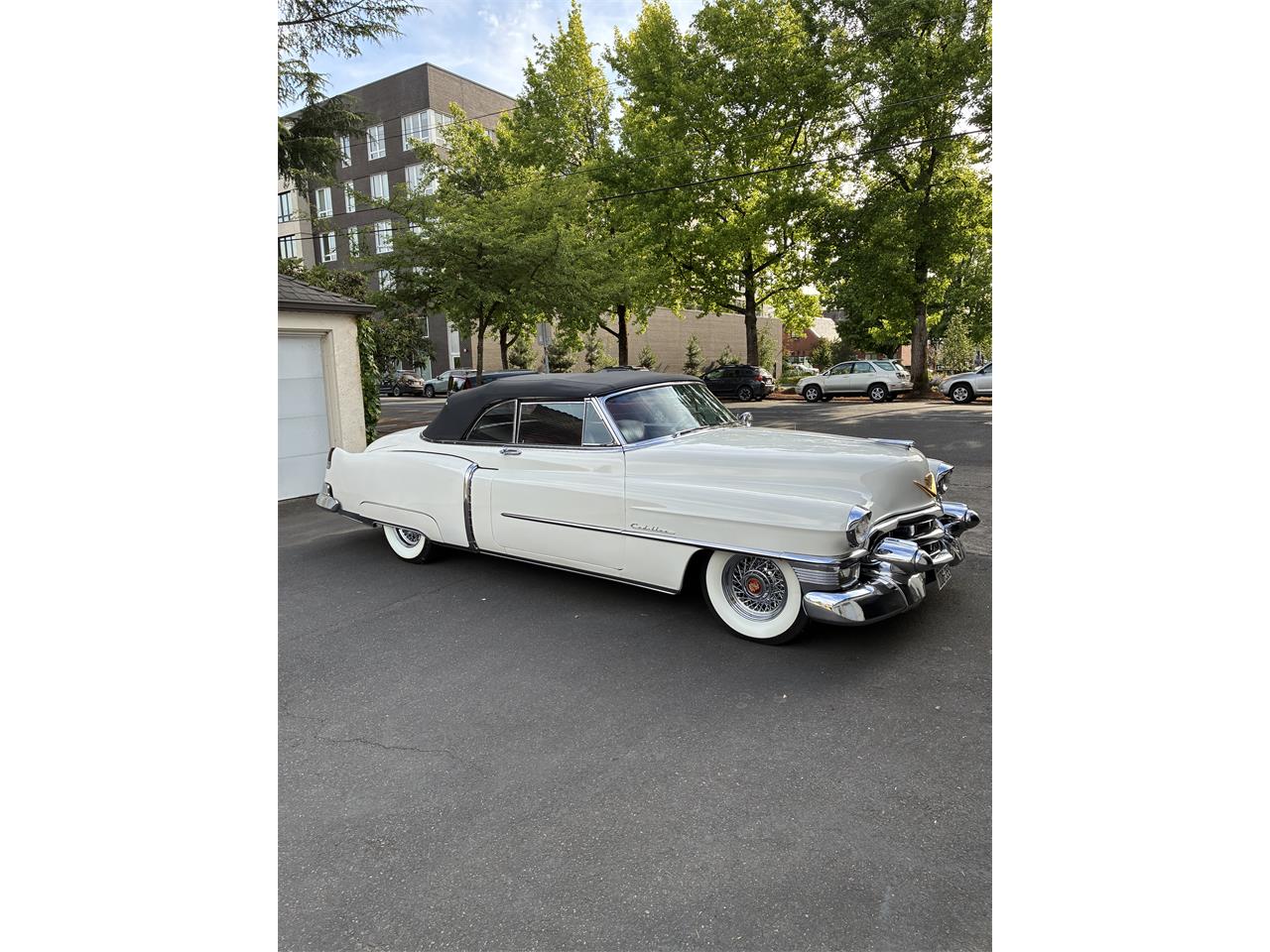 Cadillac-Series-62-1953-White-Burgundy-3