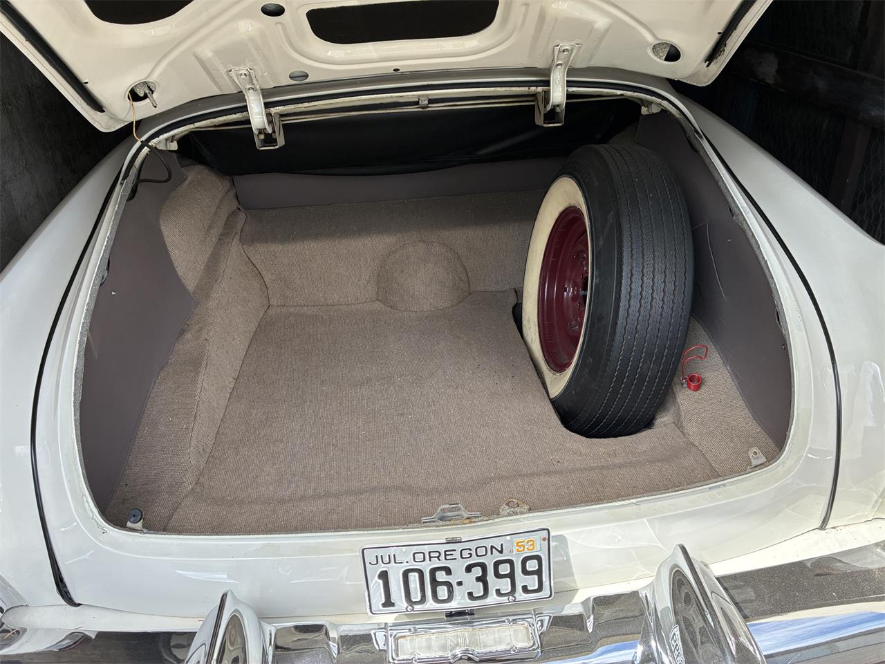 Cadillac-Series-62-1953-White-Burgundy-32