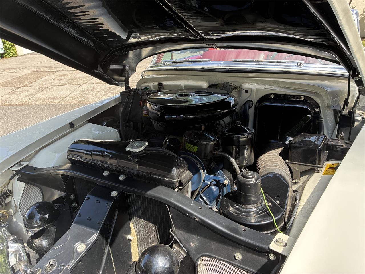 Cadillac-Series-62-1953-White-Burgundy-35