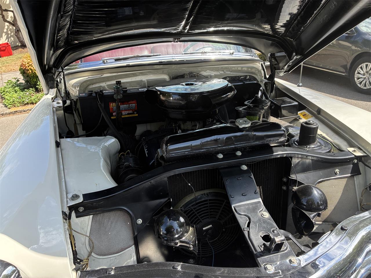 Cadillac-Series-62-1953-White-Burgundy-36