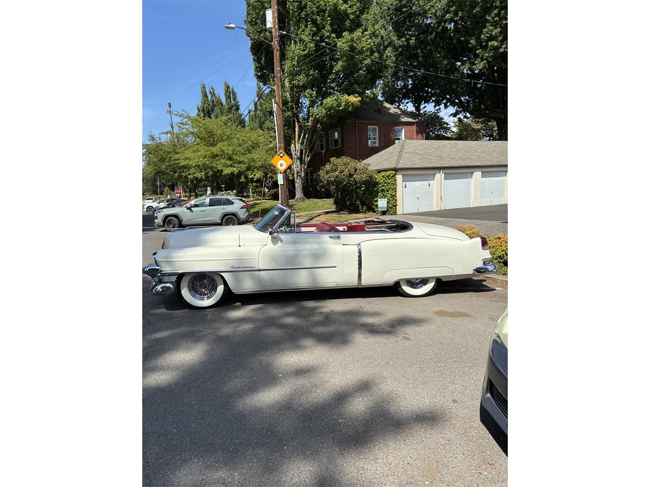 Cadillac-Series-62-1953-White-Burgundy-40
