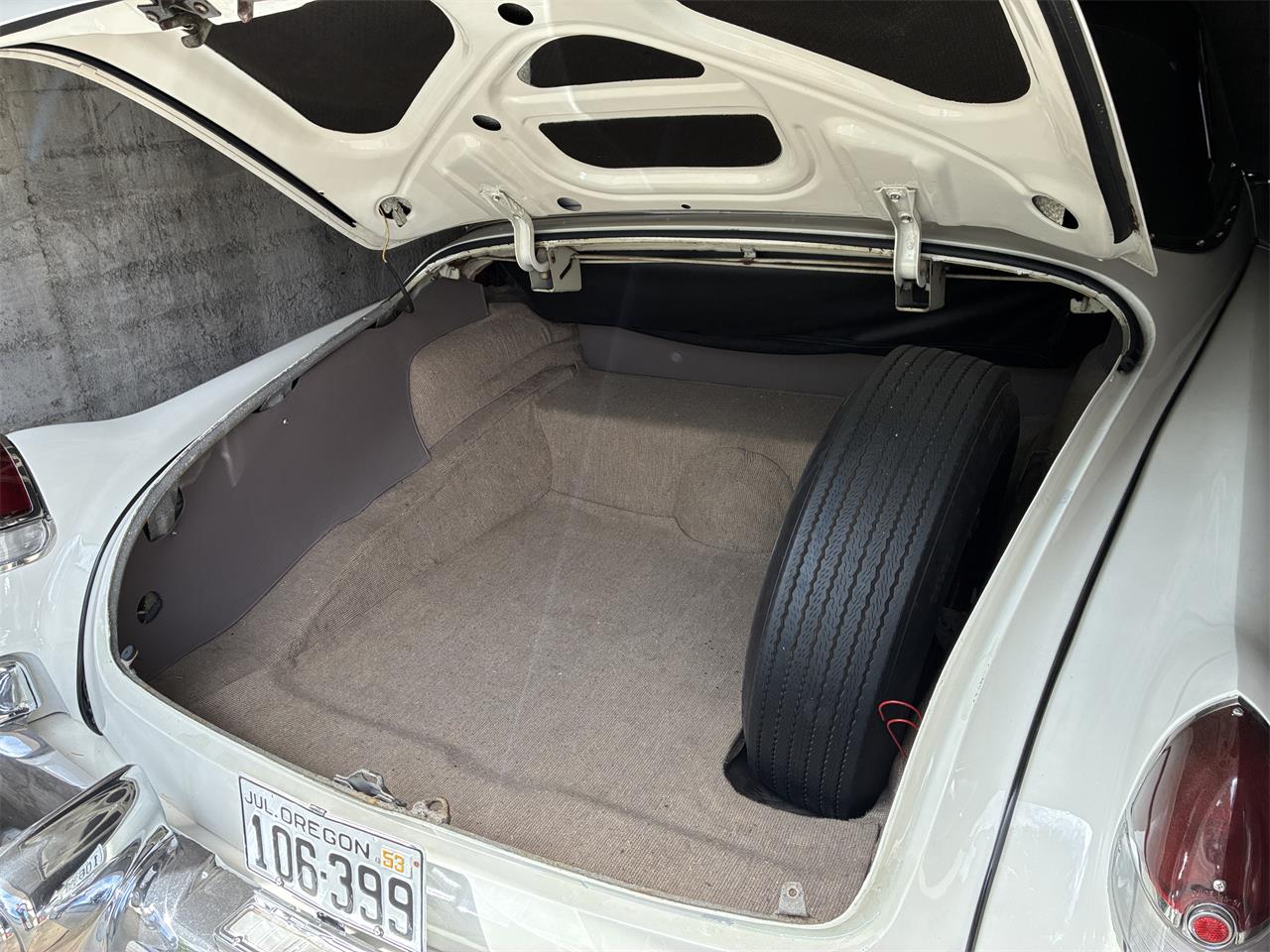 Cadillac-Series-62-1953-White-Burgundy-8