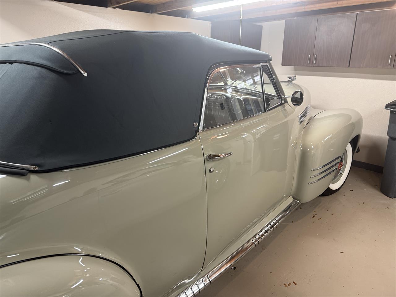 Cadillac-Series-62-convertible-coupe-1941-tan-Gray-19