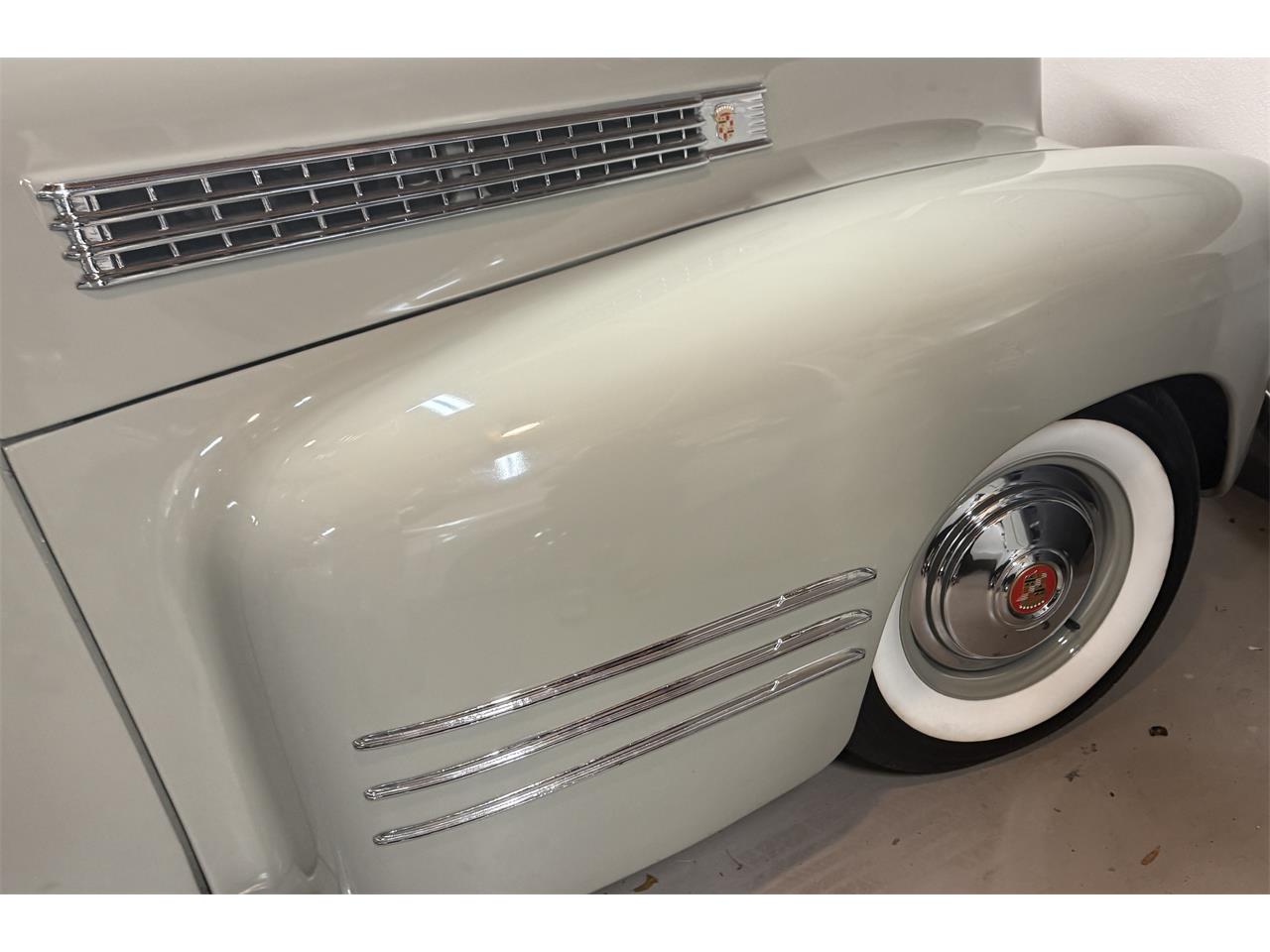 Cadillac-Series-62-convertible-coupe-1941-tan-Gray-20