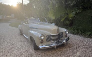 Cadillac-Series-62-convertible-coupe-1941-tan-Gray-21