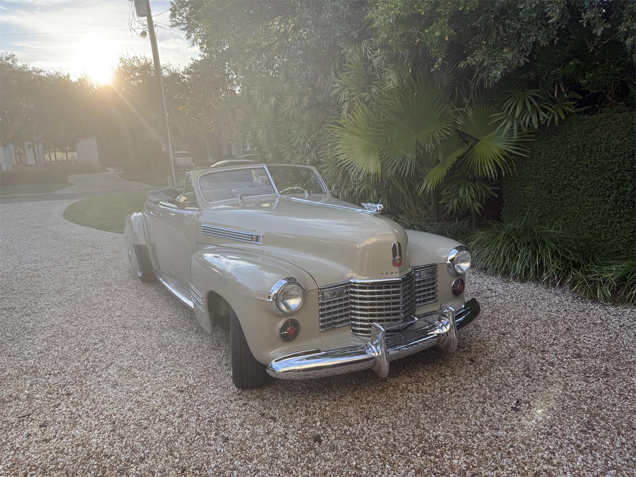 Cadillac-Series-62-convertible-coupe-1941-tan-Gray-21