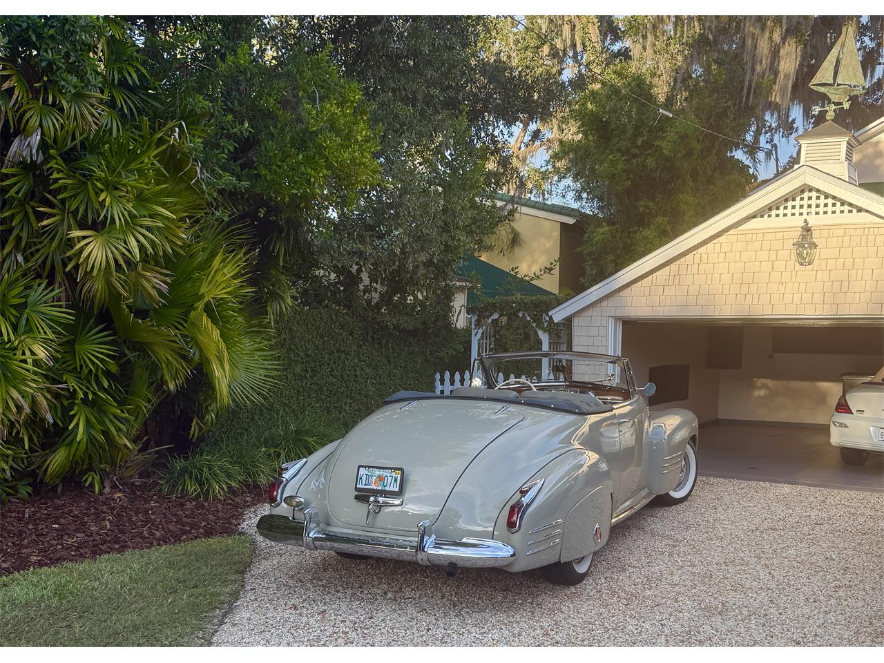 Cadillac-Series-62-convertible-coupe-1941-tan-Gray-22