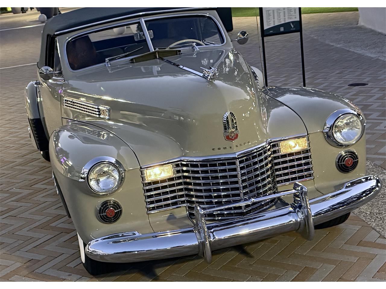Cadillac-Series-62-convertible-coupe-1941-tan-Gray-23