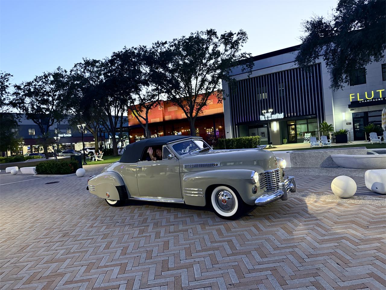 Cadillac-Series-62-convertible-coupe-1941-tan-Gray-24